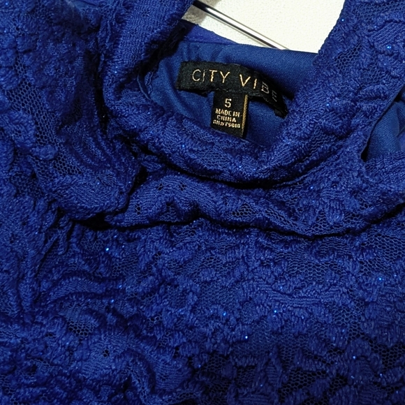 City Vibes | Vintage | Y2K | Lace | Crop | Halter Neck | Scalloped | Retro - Picture 5 of 6